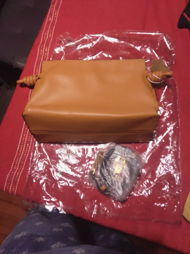 Bolso de piel marrón