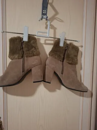 Botines beige con pelo