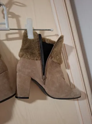 Botines beige con pelo