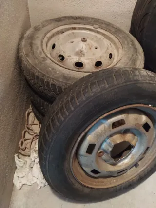 Llantas Renault 4 con neumáticos