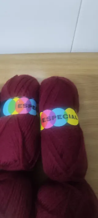 Lana Especial color burdeos