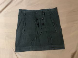 Falda corta negra