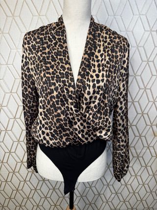 Body estampado animal print mangas abullonadas