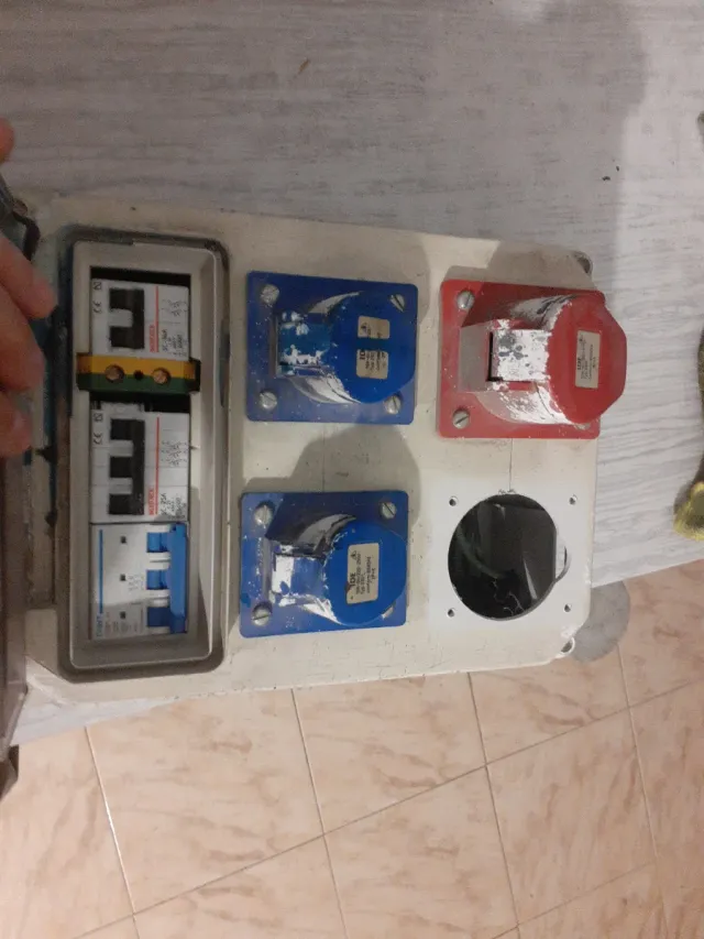 Cuadro Eléctrico con Enchufes