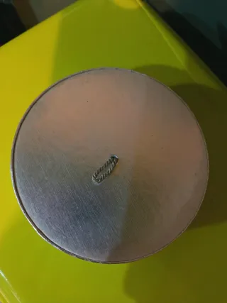 Caja plateada con 3 adornos de Navidad