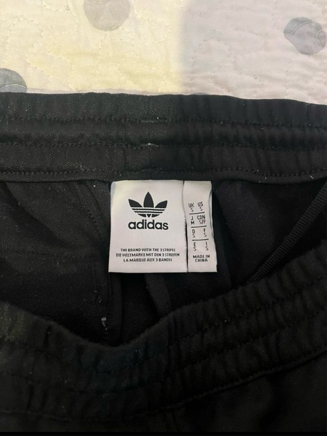 Pantalón deportivo Adidas negro