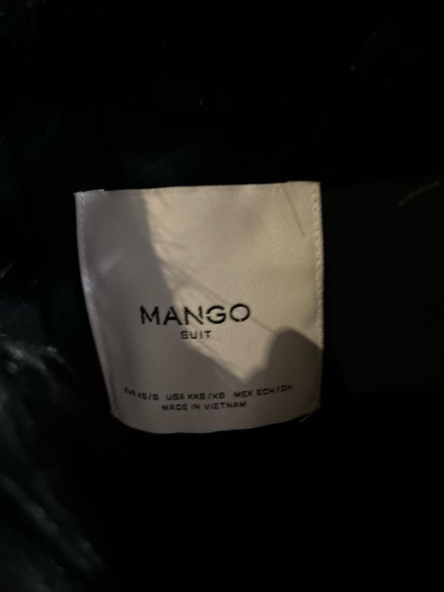 Abrigo pelo negro corto Mango Talla XS/S.