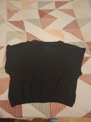 Camista cortita con letras rosas