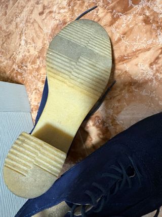 Botín azul con cordones y plataforma