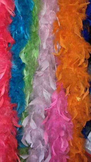 Lote 50 boas de plumas