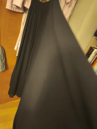 Vestido de fiesta negro y dorado