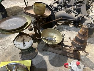 Básculas antiguas de cocina y peso