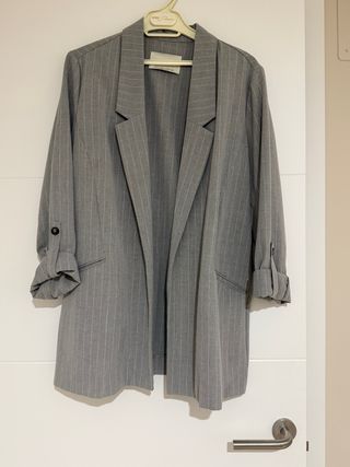 Americana gris de rayas