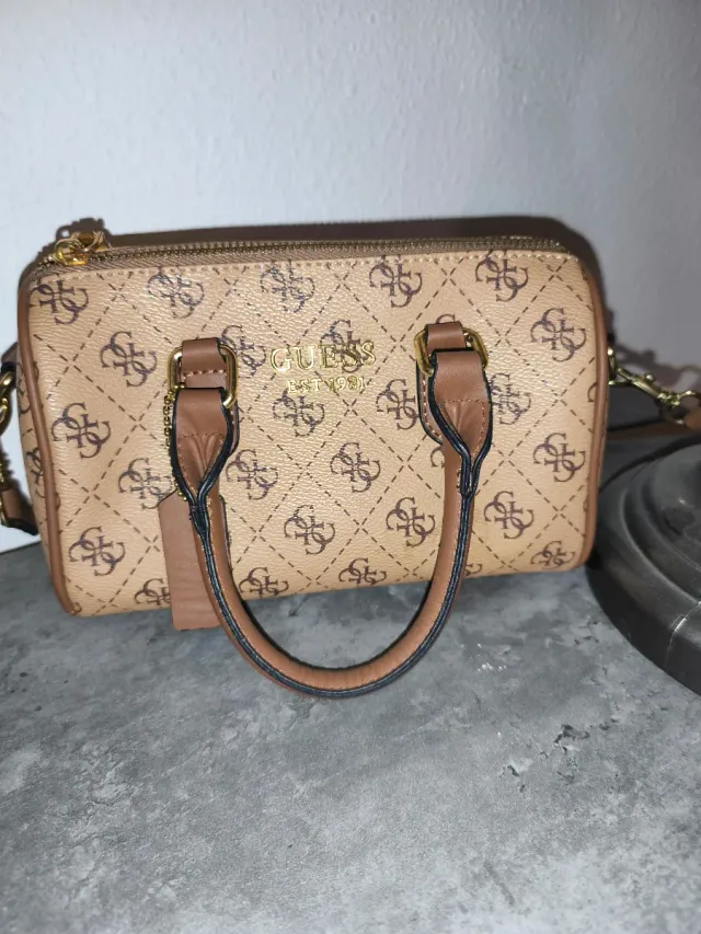 Bolso Guess bandolera beige y marrón