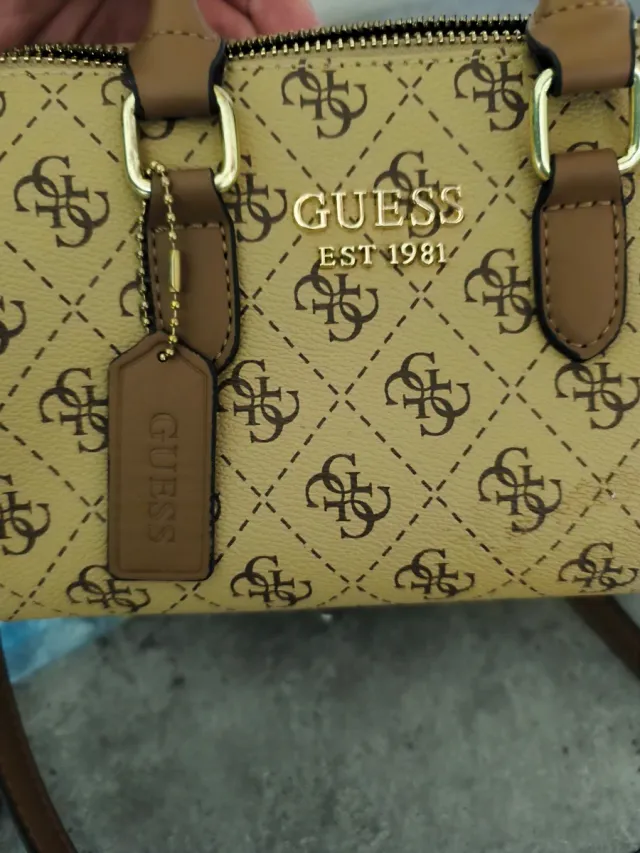 Bolso Guess bandolera beige y marrón