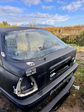 Parachoques trasero Nissan Sunny