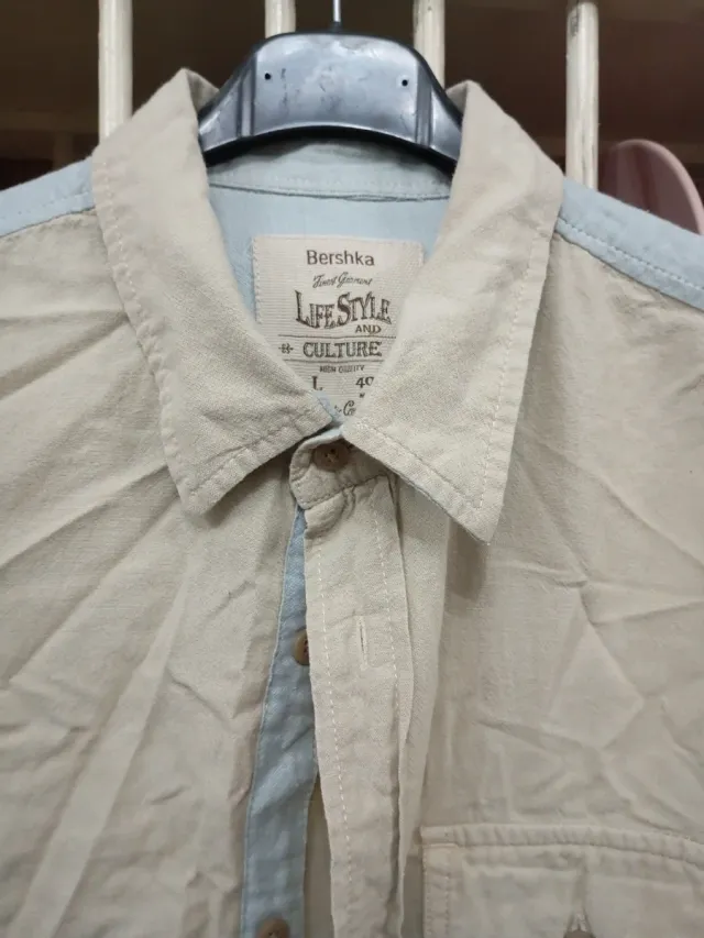 Camisa Bershka Beige y Azul Talla M
