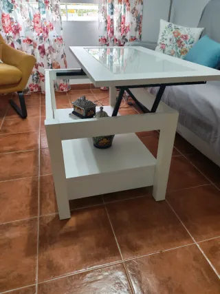 Mesa auxiliar blanca con cristal