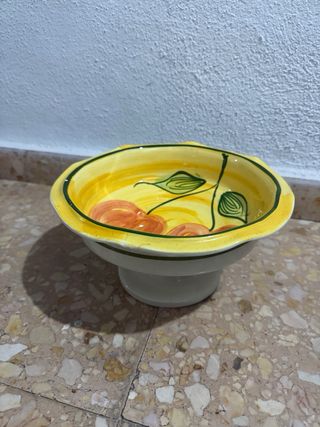 Frutero de cerámica con diseño de cerezas