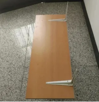 Banda de madera con soportes