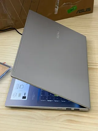 Portátil ASUS VivoBook 14 256GB Intel i5 14FHD .