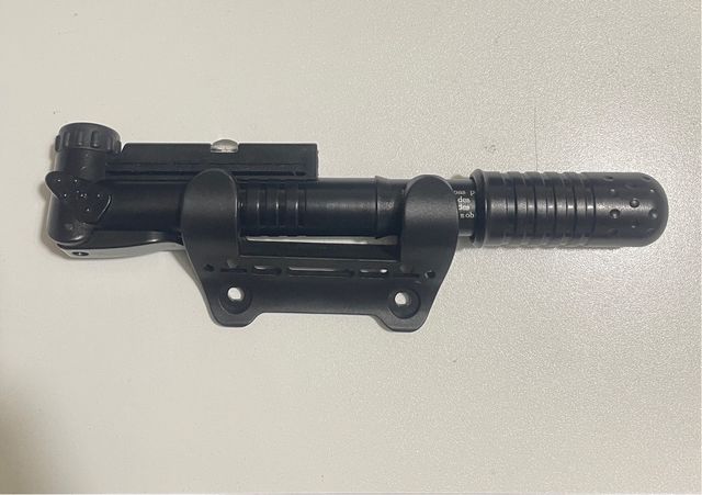 Pompa ad aria per bicicletta con manometro