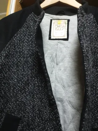 Chaqueta bomber gris y negra