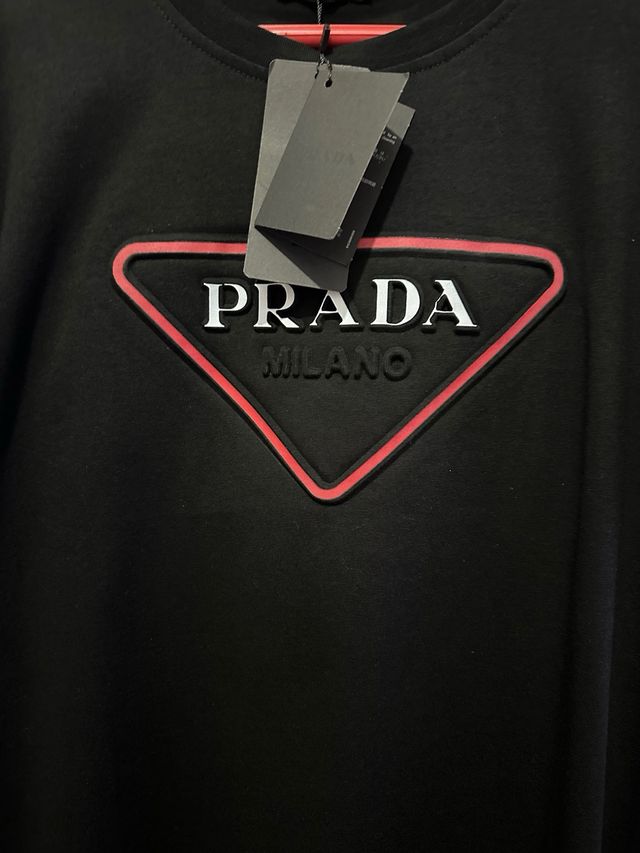 Camiseta Prada Negra Pone Xl pero es L