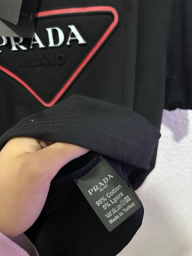 Camiseta Prada Negra Pone Xl pero es L