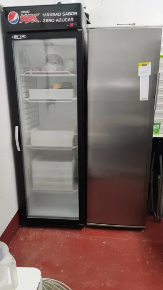 Nevera vertical marca LIEBHERR, acero