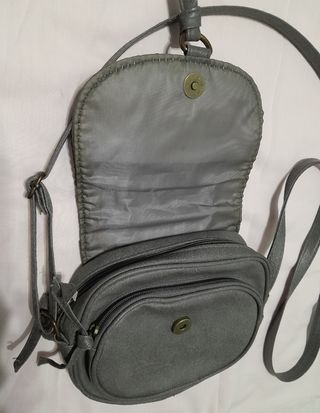Bolso bandolera gris con trenzado