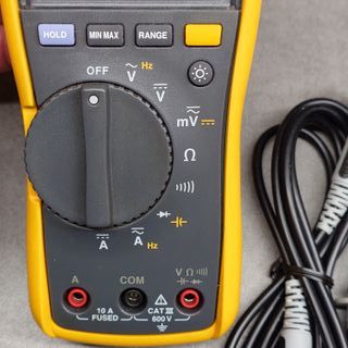 Multímetro Fluke 115 True RMS