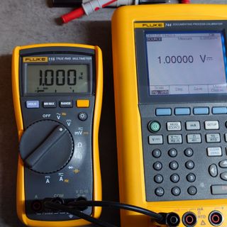 Multímetro Fluke 115 True RMS