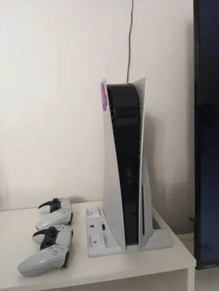 PlayStation 5 con 2 mandos