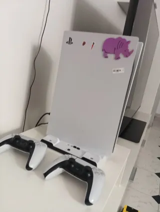 PlayStation 5 con 2 mandos