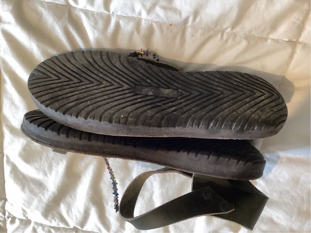 Sandalias de cuero con fantasía