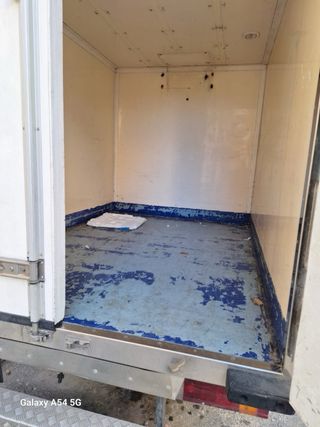 camion Mercedes-Benz sprinter.