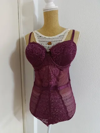Body de encaje morado