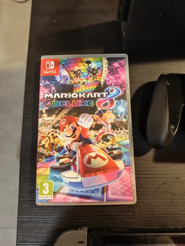 Nintendo Switch + Funda + Mario Kart 8 Deluxe