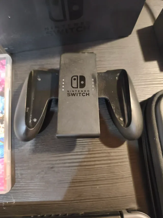 Nintendo Switch + Funda + Mario Kart 8 Deluxe