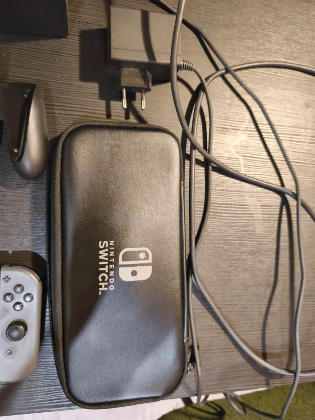 Nintendo Switch + Funda + Mario Kart 8 Deluxe