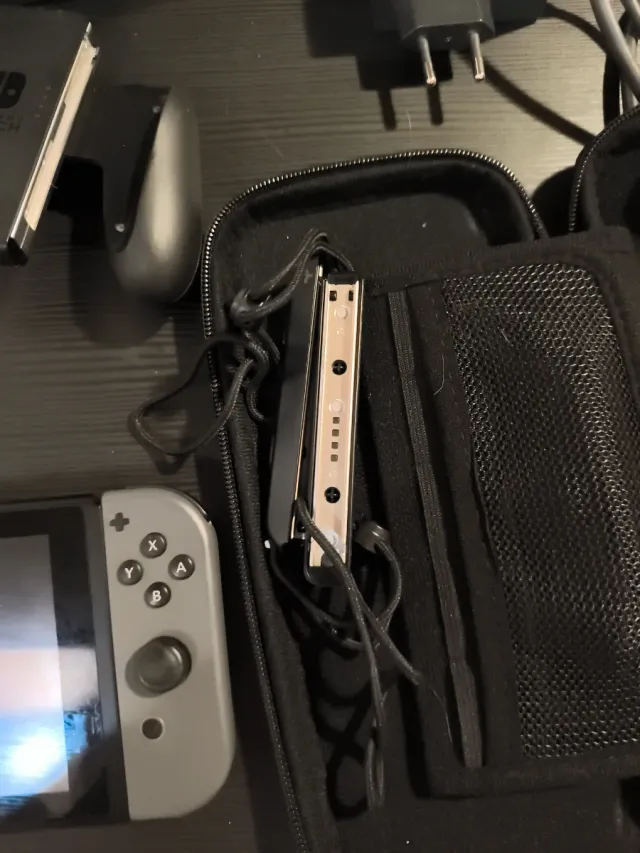 Nintendo Switch + Funda + Mario Kart 8 Deluxe