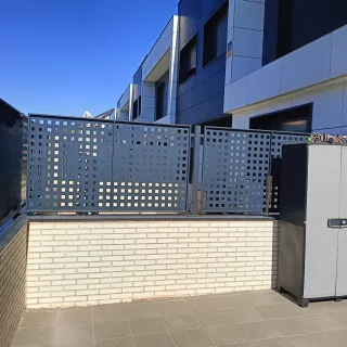 2 Vallas Perforadas RAL 7016