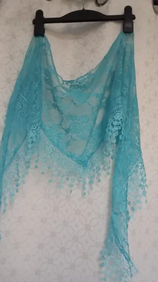 Pañuelos de encaje rosa, amarillo y azul