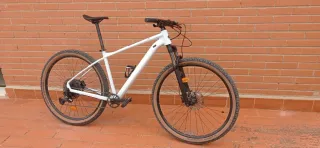 Bicicleta Cube Blanca
