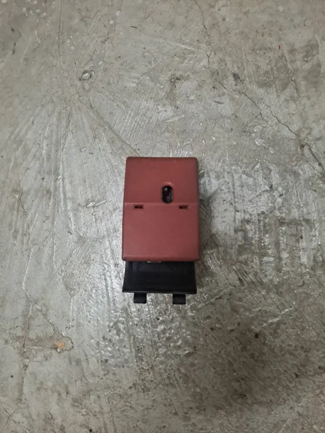 Se vende tirante de capó de mercedes w124