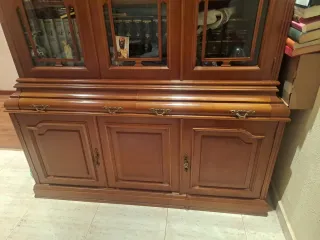 Vitrina Clásica Madera y Cristal