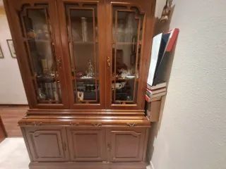 Vitrina Clásica Madera y Cristal