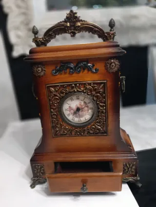 Reloj de sobremesa antiguo, no funciona