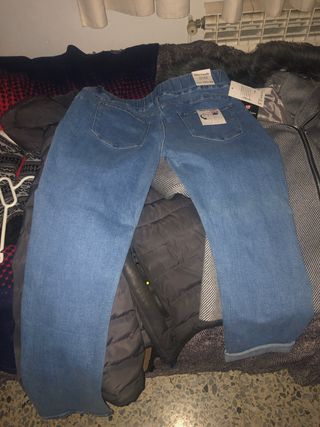 Pantalones vaqueros acampanados